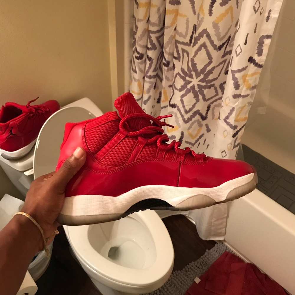 Jordan 11 - Picture 2 of 2